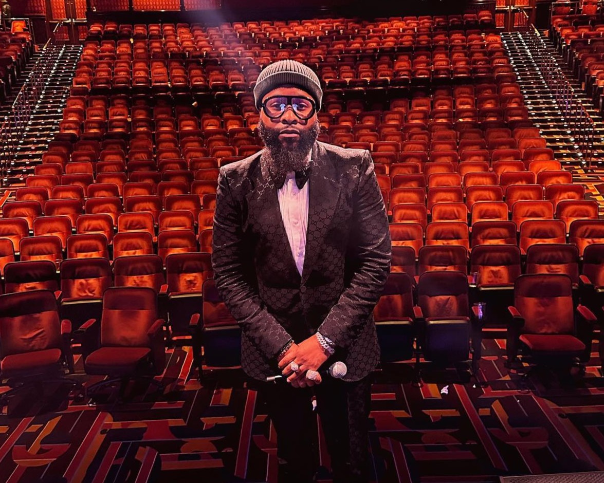 How does the Chico Bean live show work?